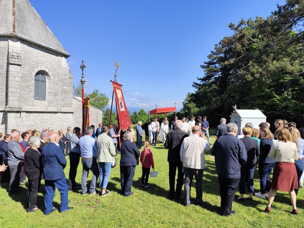 Procesija sv. Rešnjega telesa in krvi v župniji Trnje